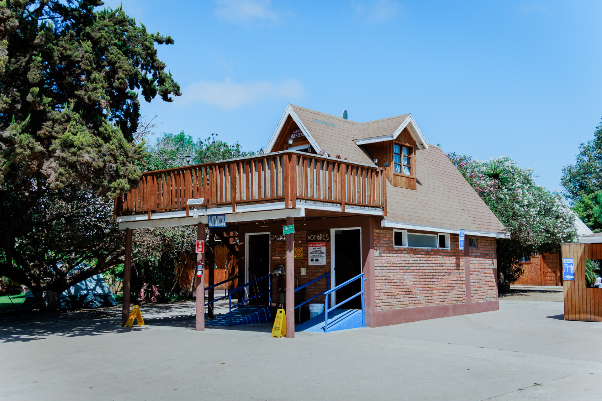Sanitarios y regaderas del rancho